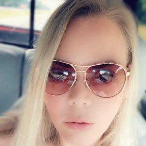 Meet your Posher, Christy